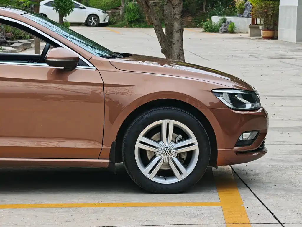 Lamando 280 TSI DSG Comfort