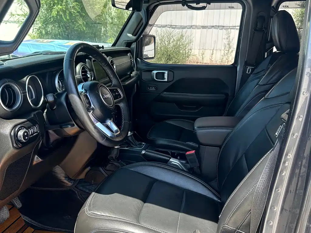 Wrangler 2.0 T Sahara 4-door CN-V