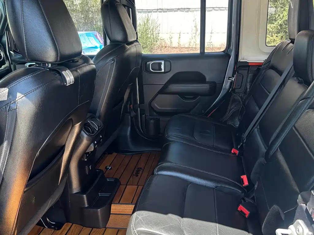 Wrangler 2.0 T Sahara 4-door CN-V