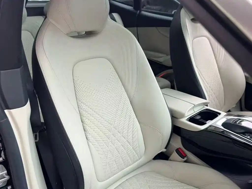 Aston Martin DBX 4.0 T V8