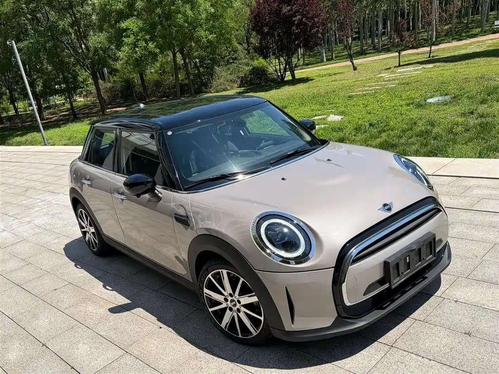 MINI 1.5 T COOPER Artist 5-door