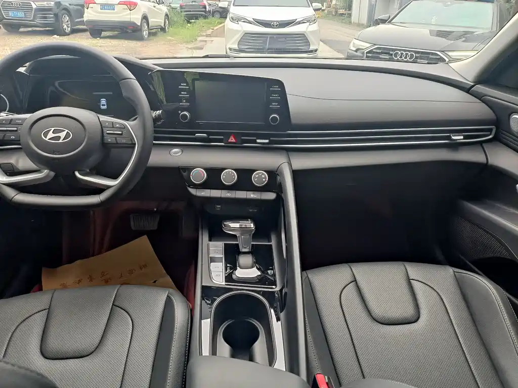 Elantra 1.5 L CVT GLS Leading