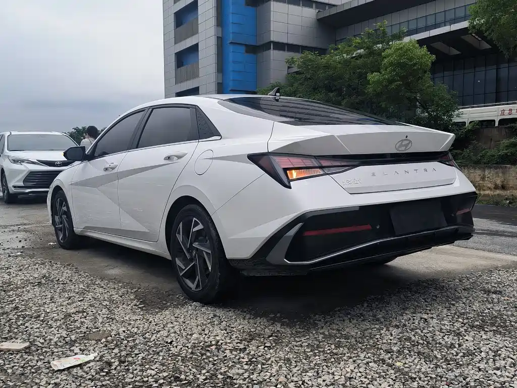 Elantra 1.5 L CVT GLS Leading