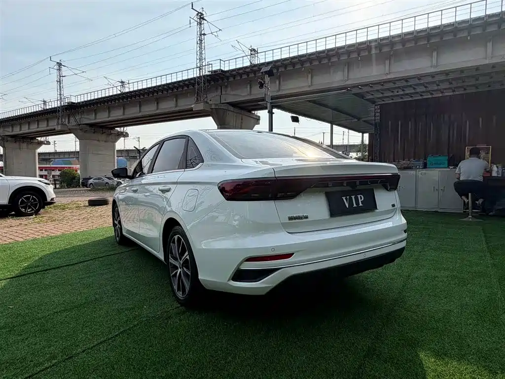 Emgrand 4 th Gen 1.5 L CVT Distinguished