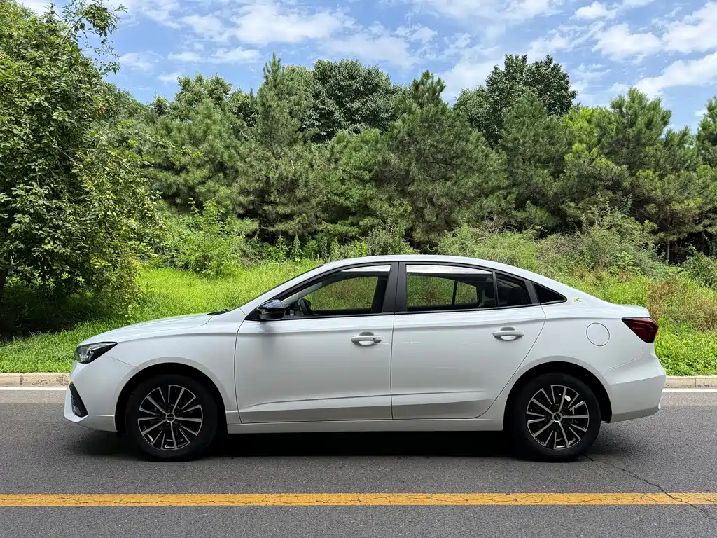 Roewe i5 1.5 L CVT Platinum