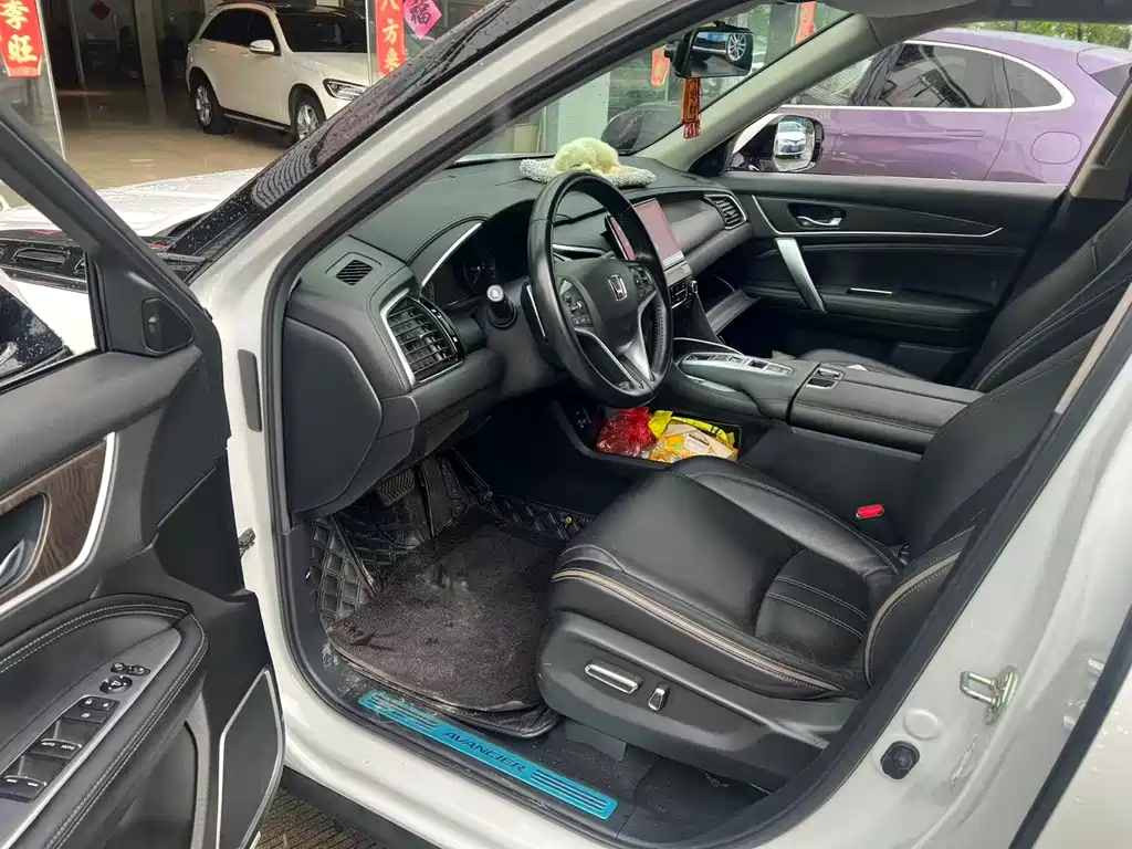Avancier 370 TURBO 2 WD Luxury