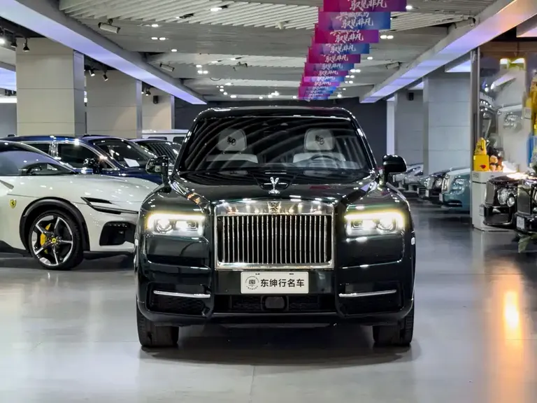 Rolls-Royce Cullinan 4-seat