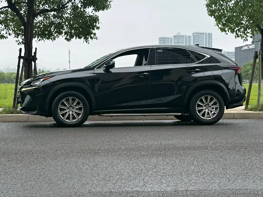 Lexus NX 200 FWD Sharp Travel