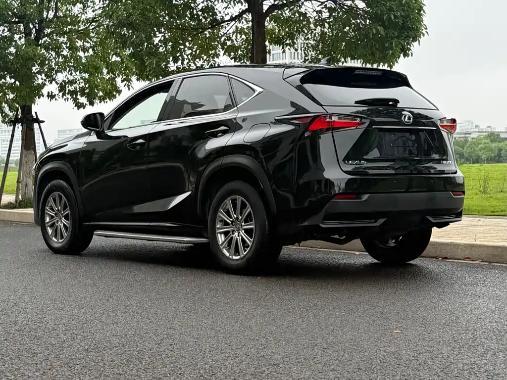 Lexus NX 200 FWD Sharp Travel