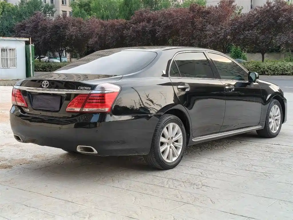 Crown 2.5 L Royal
