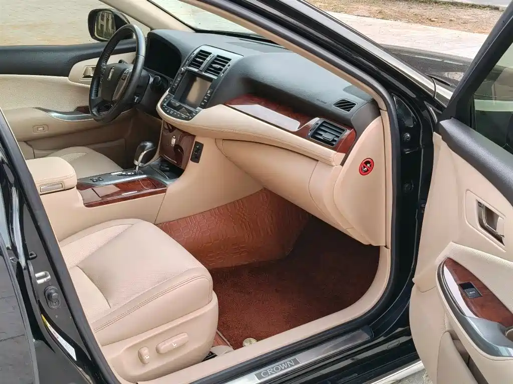 Crown 2.5 L Royal