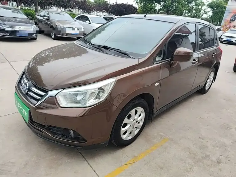 Venucia R50 1.6 L Auto Elite