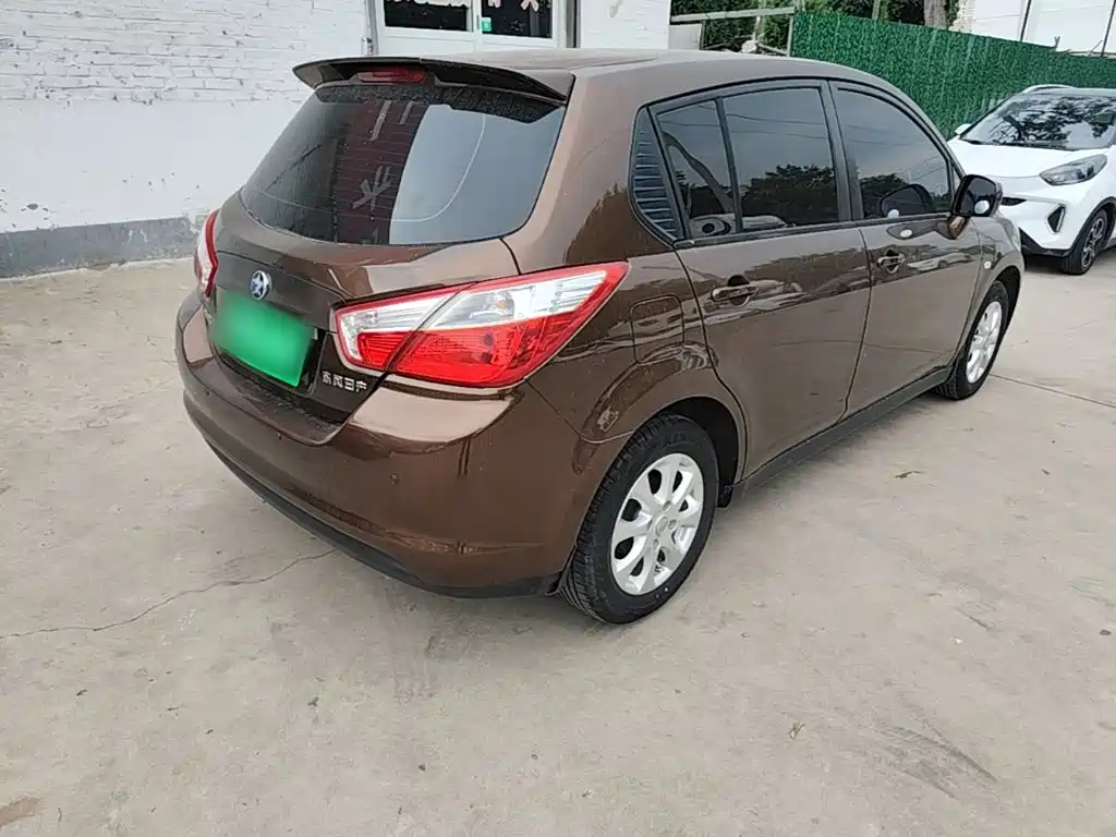 Venucia R50 1.6 L Auto Elite