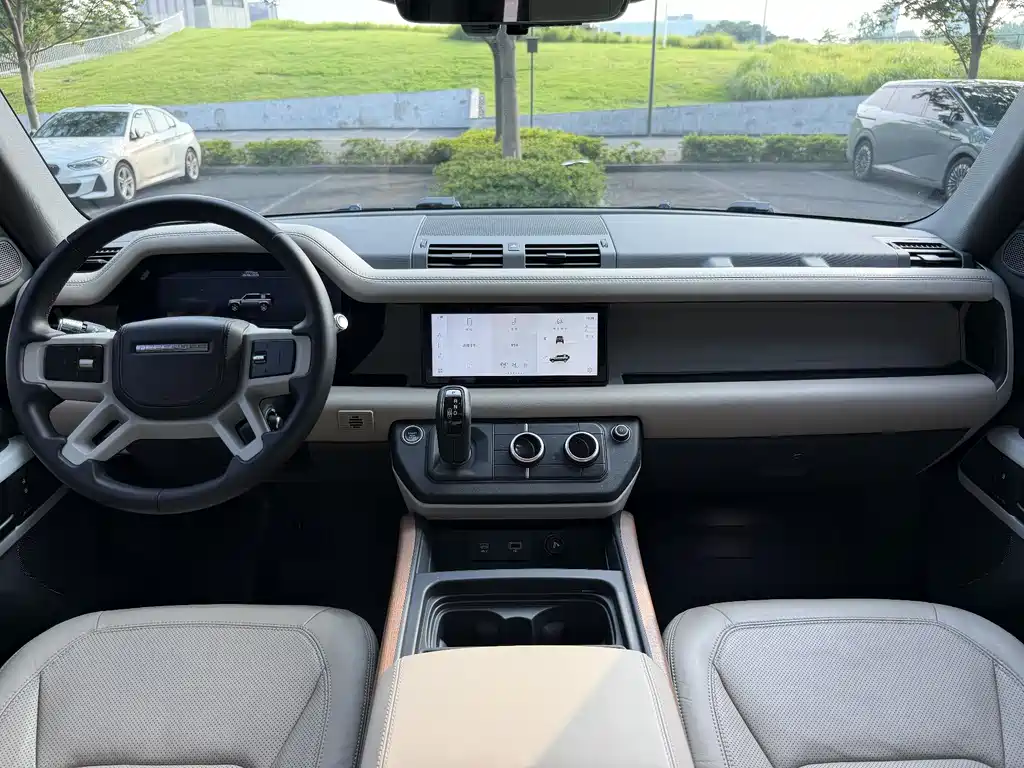 Land Rover Defender 110 P400 Dark Special Edition