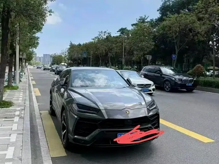 Lamborghini Urus 4.0 T V8