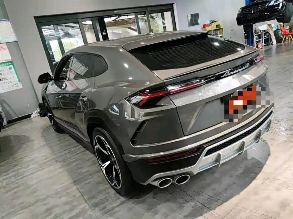 Urus 4.0 T V8