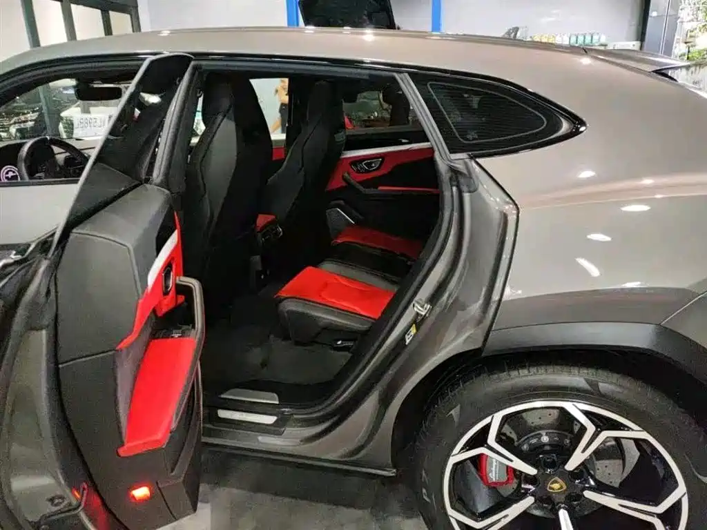 Urus 4.0 T V8
