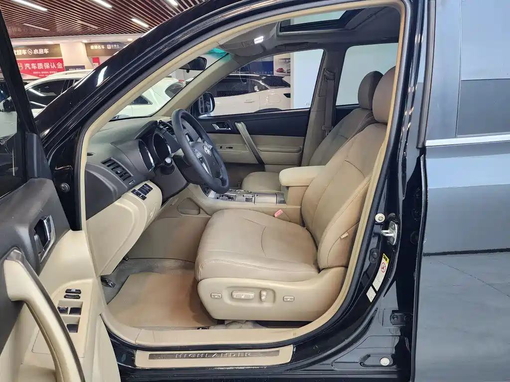 Highlander 2.7 L 2 WD 7-seat Luxury
