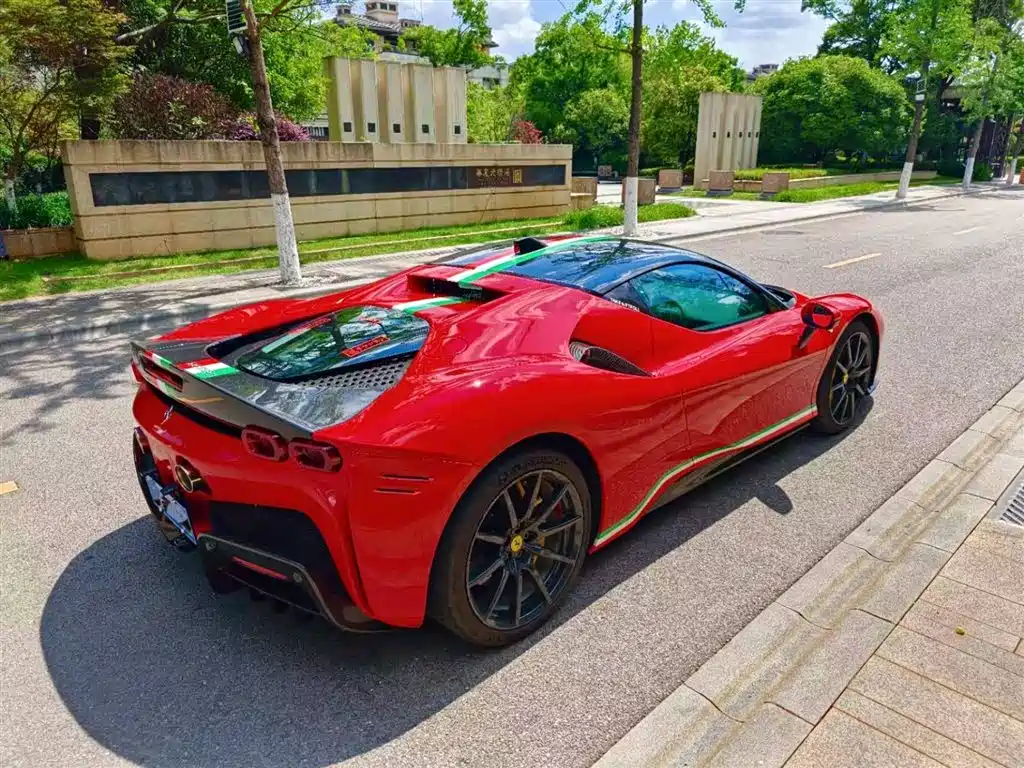 SF90 3.9 T V8 Stradale