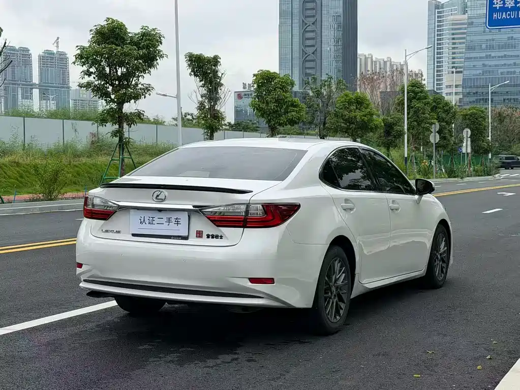 Lexus ES 200 30 Anniversary