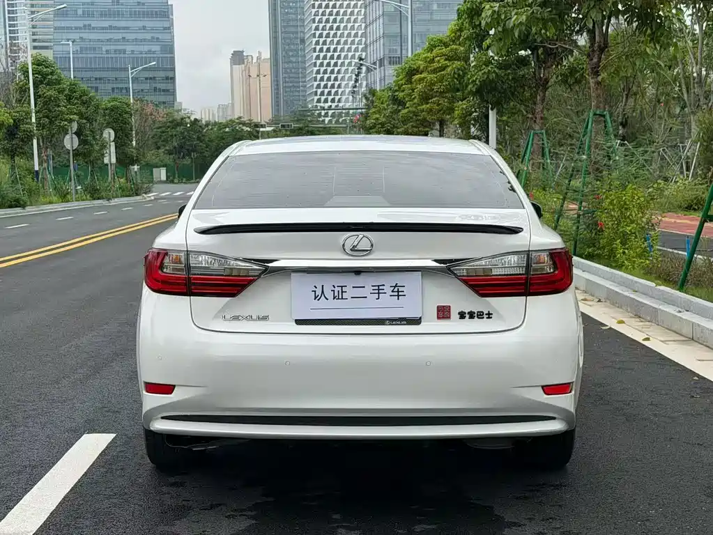 Lexus ES 200 30 Anniversary