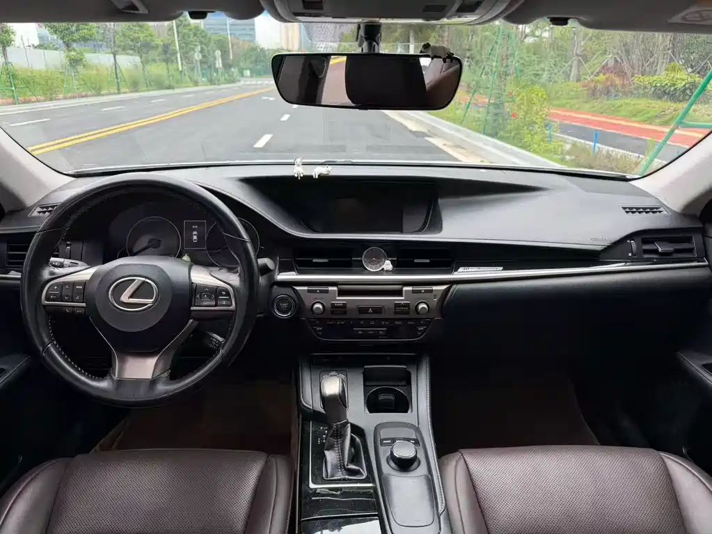 Lexus ES 200 30 Anniversary