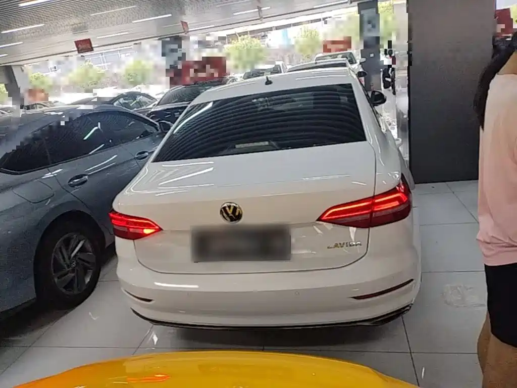 Lavida 1.5 L Auto Vision CN-VI