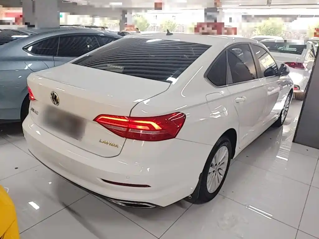 Lavida 1.5 L Auto Vision CN-VI