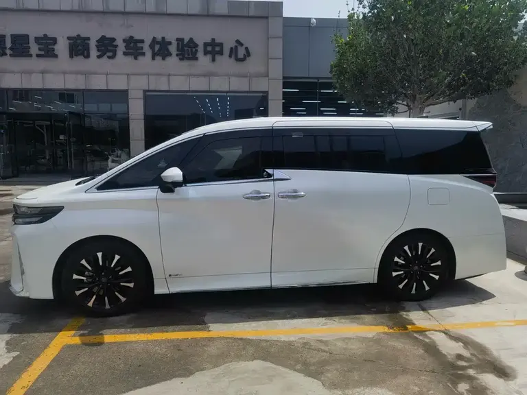 Toyota Vellfire Crown Dual Engine 2.5 L Supreme