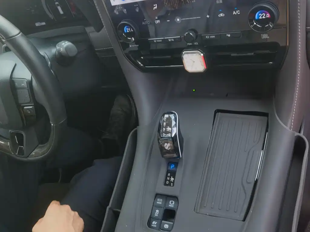 Vellfire Crown Dual Engine 2.5 L Supreme