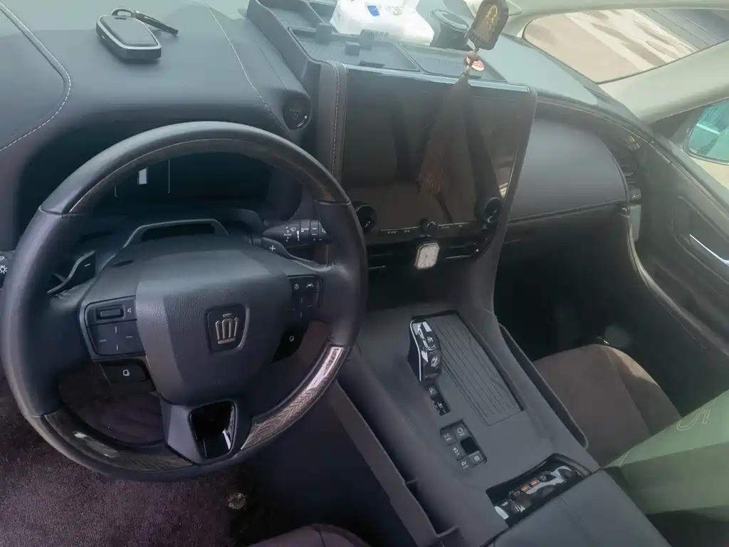 Vellfire Crown Dual Engine 2.5 L Supreme