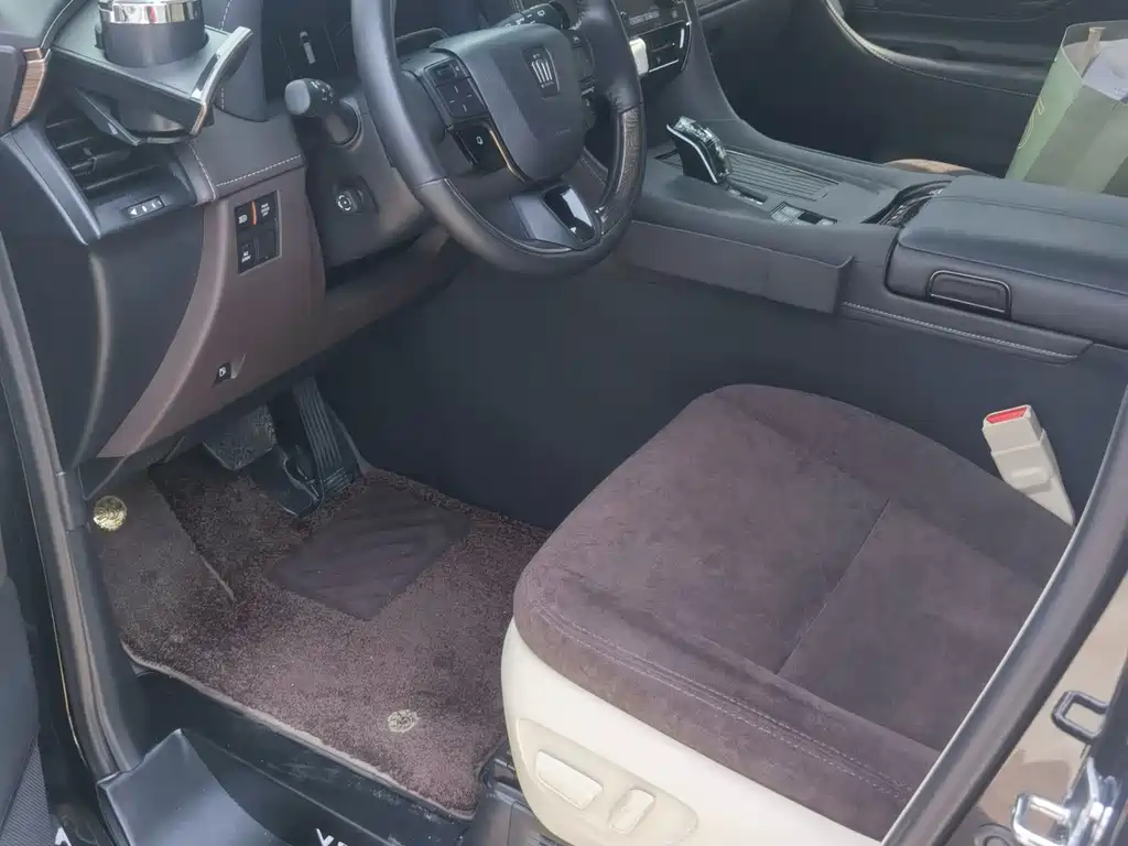 Vellfire Crown Dual Engine 2.5 L Supreme
