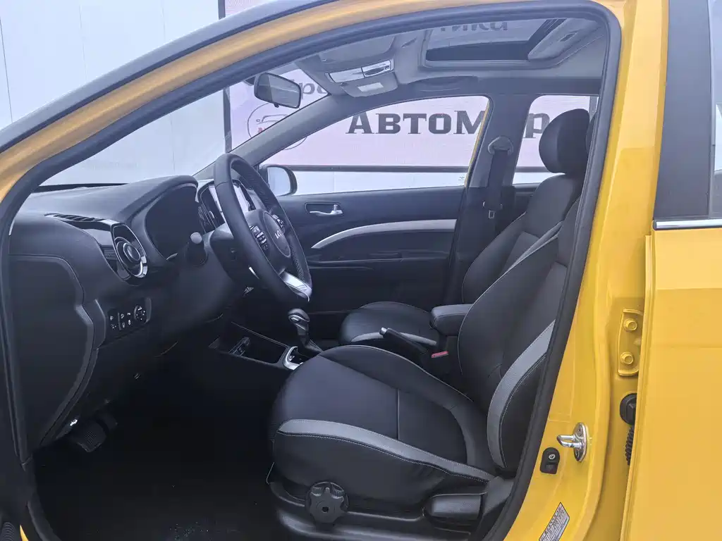 Stonic 1.4 L CVT Fun Enjoyment Sunroof