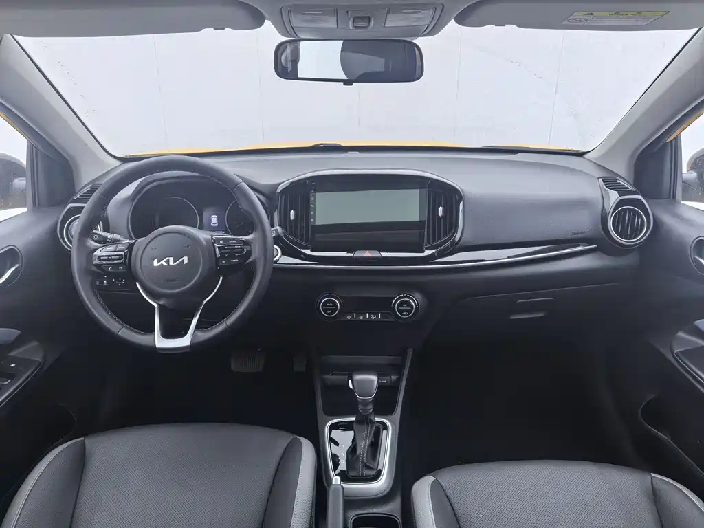 Stonic 1.4 L CVT Fun Enjoyment Sunroof