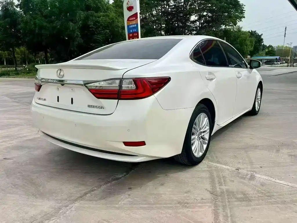 Lexus ES 200 Elite