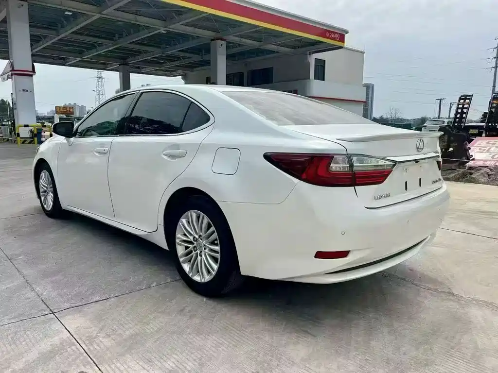 Lexus ES 200 Elite