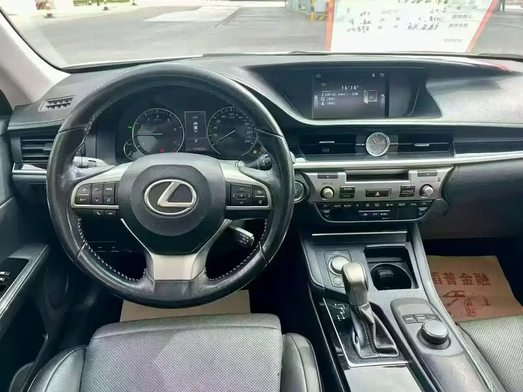 Lexus ES 200 Elite