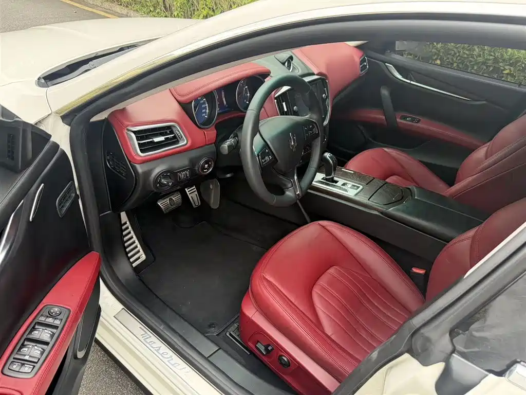 Ghibli 3.0 T Standard