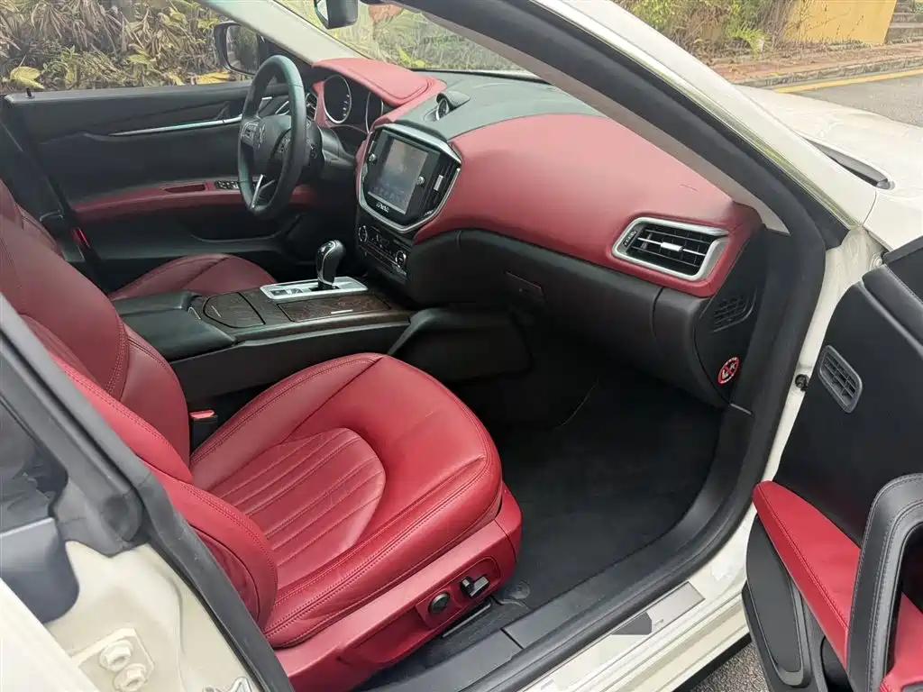 Ghibli 3.0 T Standard