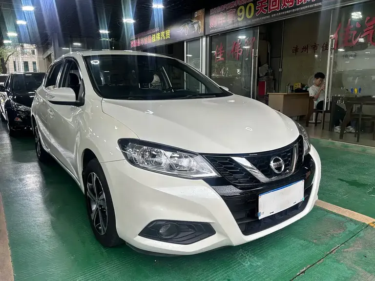 Nissan Tiida 1.6 L CVT Smart Travel