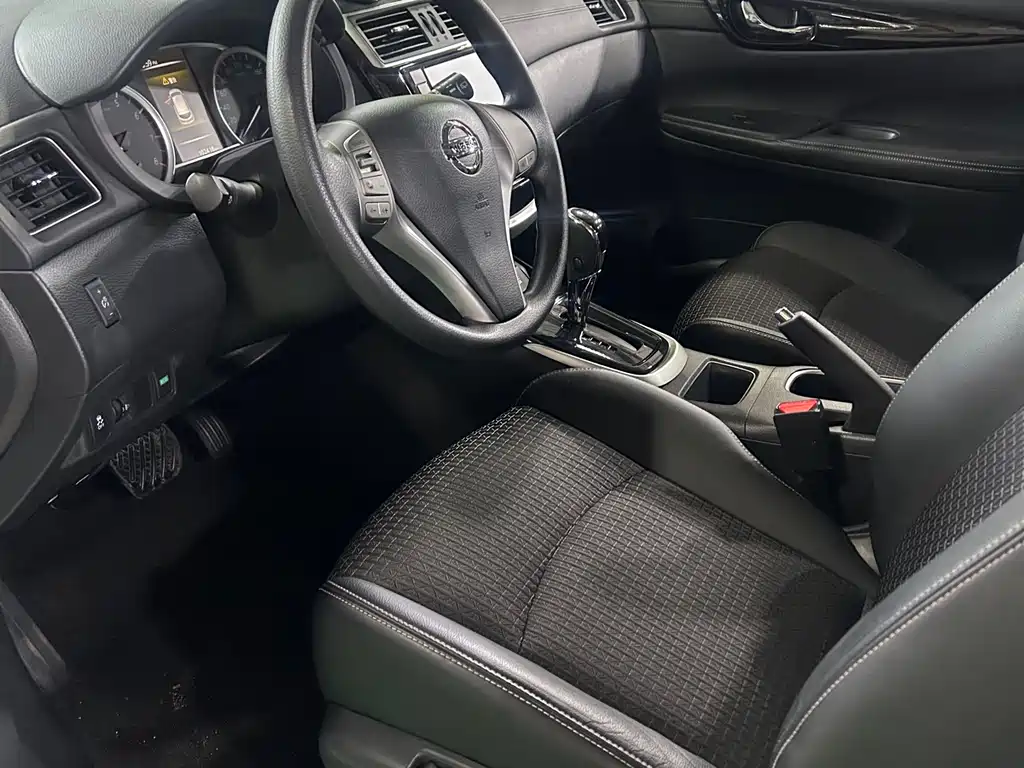 Tiida 1.6 L CVT Smart Travel