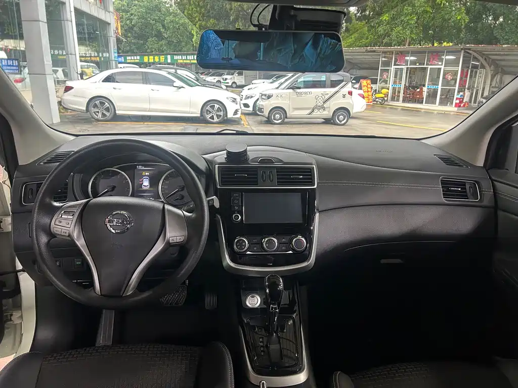 Tiida 1.6 L CVT Smart Travel