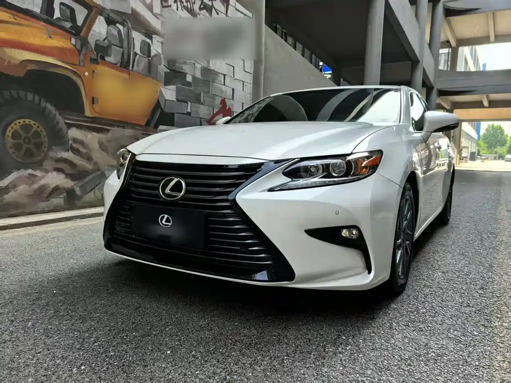Lexus ES 200 30 Anniversary