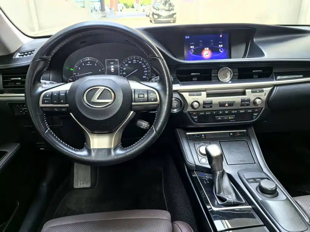Lexus ES 200 30 Anniversary