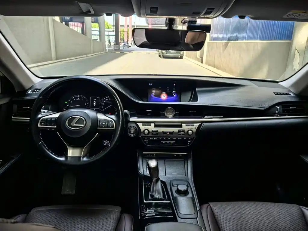 Lexus ES 200 30 Anniversary