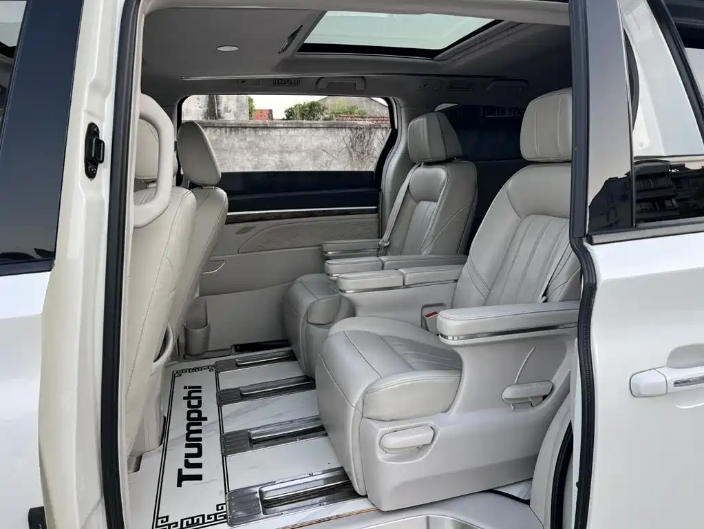 GAC Trumpchi M8 320 T Distinguished