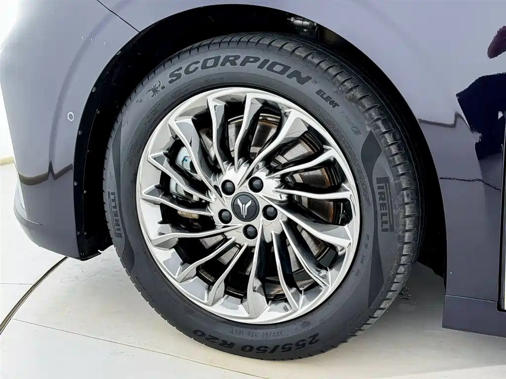 Voyah Dreamer PHEV Ultra Long Range Flagship