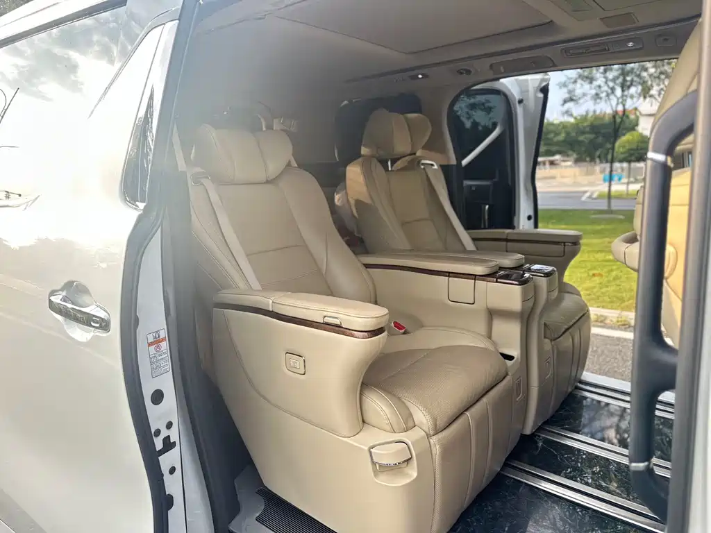 Alphard 3.5 L Distinguished