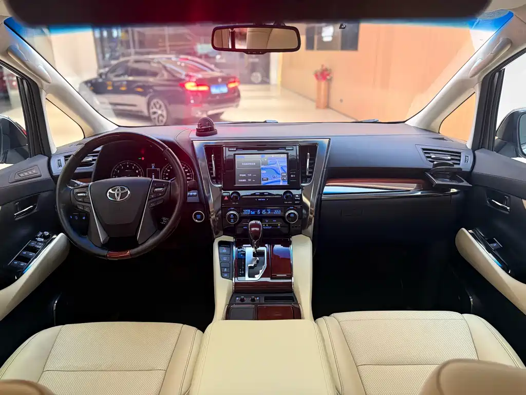 Alphard 3.5 L Distinguished