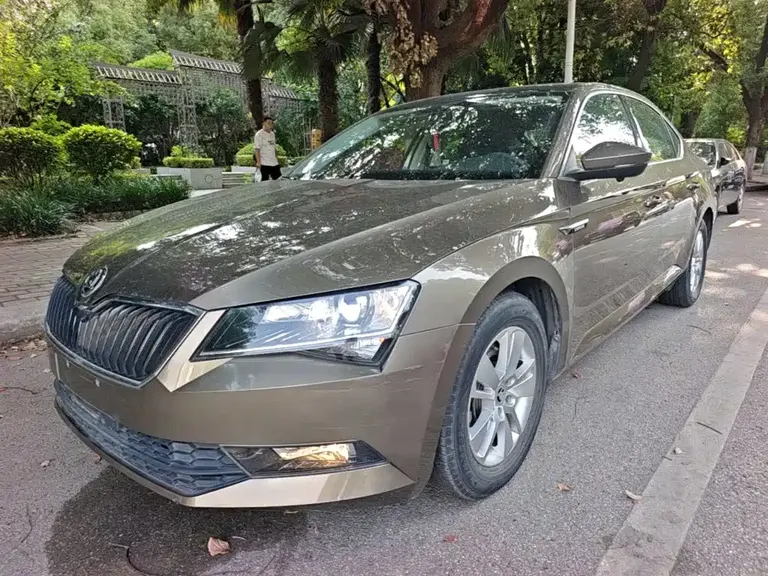 Skoda Superb TSI280 DSG Forward